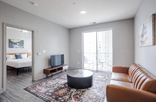 Downtown Cincinnati Apartment | CozySuites at the Banks gym pool 07