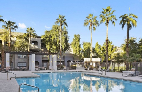 Chandler Apartment | Cozysuites Chandler With 2 Pools, Jacuzzi, Arcade! #1069