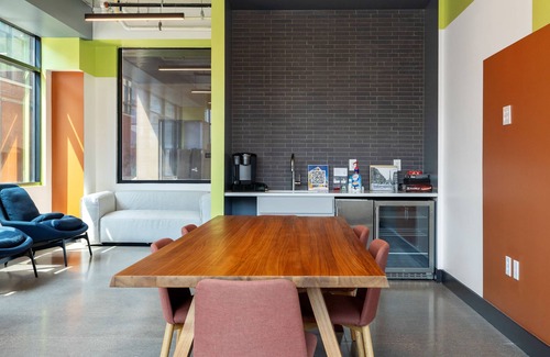 Lockerbie Square Apartment | Cozysuites on Mass With Garage Parking 12