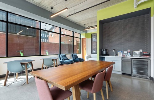 Lockerbie Square Apartment | Cozysuites on Mass With Garage Parking 12