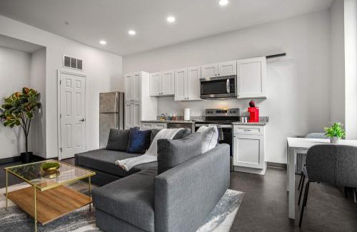 Cultural District Apartment | CozySuites Stunning 1BR in Downtown Pitts #27