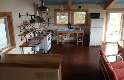 Deming House | Craftsman Guesthouse/Private/Wooded acreage/Hike, Bike, Ski, Read, Relax