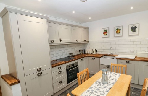 Tyn-y-Gongl Cottage | CRAIG MAWR, family friendly, character holiday cottage in Benllech