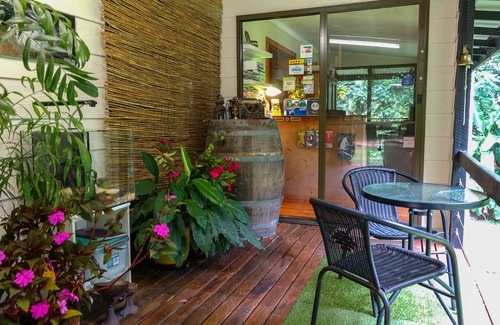 Lake Eacham Cottage | Crater Lakes Rainforest Cottages
