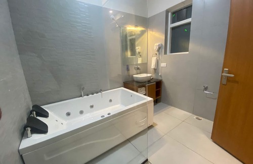 Bail Parao Resort | Creek Wood