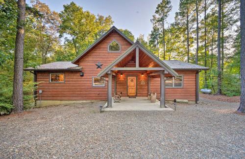 Golden House | Creekside Broken Bow Cabin with Hot Tub and Fire Pit!