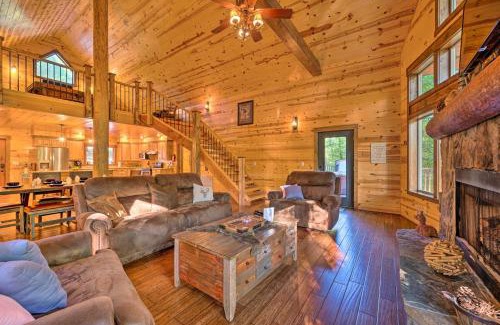 Golden House | Creekside Broken Bow Cabin with Hot Tub and Fire Pit!