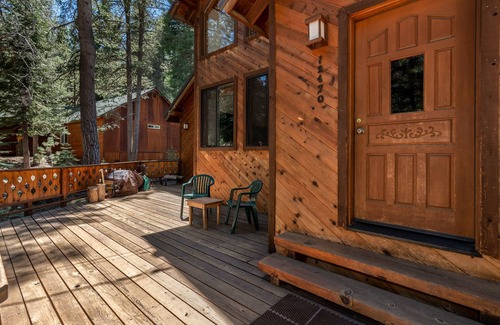 Truckee House | Creekside Cabin on St. Bernard by Tahoe Mountain Properties