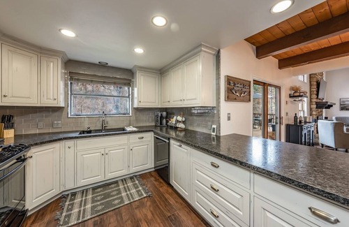 Shaver Lake Cabin | Creekside Cabin *Pup-Friendly with AC*