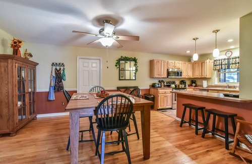 Black Mountain Cottage | Creekside Cottage Star 5 Vacations