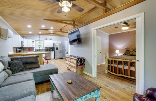 Powell Cabin | Creekside Nature Escape in Southwest Missouri