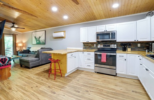 Powell Cabin | Creekside Nature Escape in Southwest Missouri