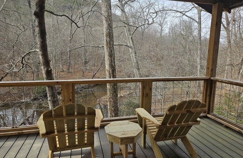 Piedmont House | Creekside treehouse. with hot tub.