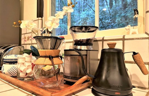 Ben Lomond House | Creekside Vacation Villa, FirePit, Gazebo,Patio, Santa Cruz Downtown & Beach