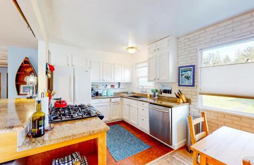 Crescent City North House | Creeksong Retreat