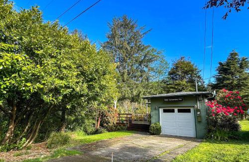 Crescent City North House | Creeksong Retreat