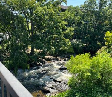 Gatlinburg - Pigeon Forge Hotel | Creekstone Inn