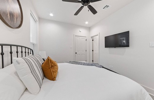 Lafayette House | Creole House*KING bed*Relax in Cajun Comfort!