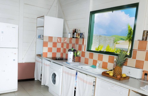 Le Vauclin Villa | Creole villa with shimmering colours and a pool