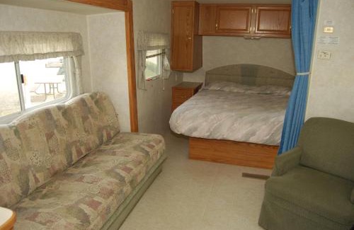 Quincy Resort | Crescent Bar Camping Resort Studio Cabin 1