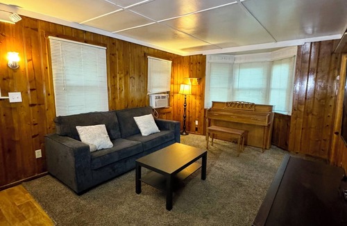 Crestline Cabin | Crest Lodge Historic Mountain Inn - Sherwood