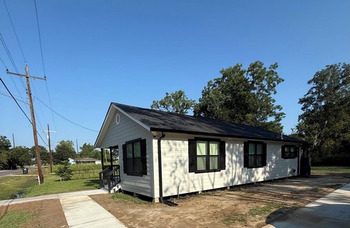 Baton Rouge House | Cricket & Clover Retreat Near SU, LSU & Airport, WiFi, AC, and Full Kitchen