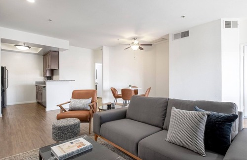 Hollywood Apartment | Crisp 2BR w/Gym + Pool in central Hollywood, close to WeHo by Blueground