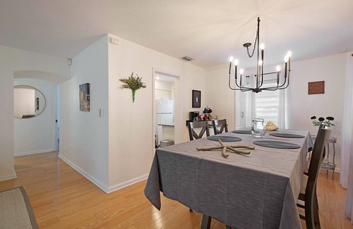 Old Northwood Historic District House | Crisp Coastal Home - Uber Popular Northwood Neighborhood of West Palm Beach