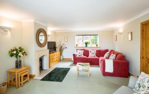 Winterbourne Earls House | Croft House Sleeps 14 ꕤ Country Views nr Salisbury