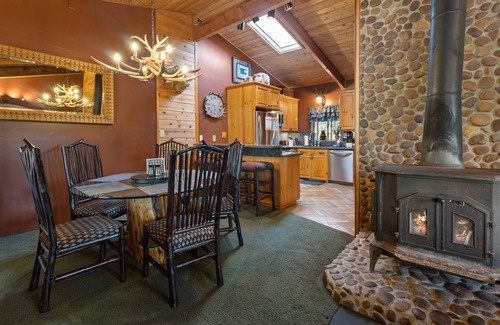 Overgaard Cabin | Crooked Pine Lodge
