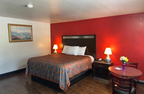 Central Sacramento Hotel | Crossroads Inn - Downtown Sacramento