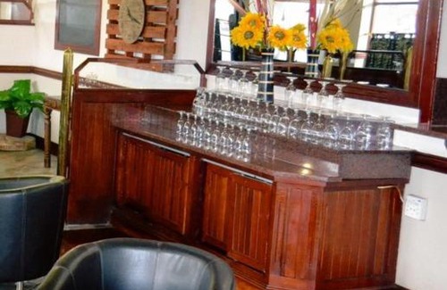 Ladysmith Hotel | Crown Hotel