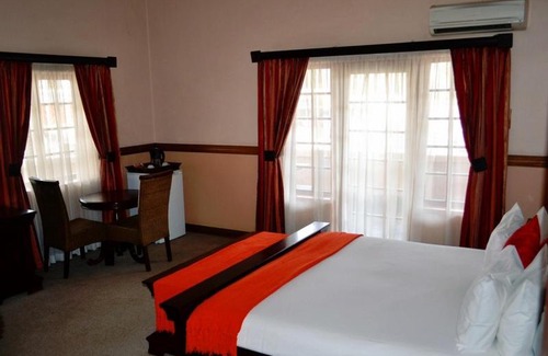 Ladysmith Hotel | Crown Hotel