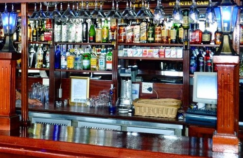 Ladysmith Hotel | Crown Hotel