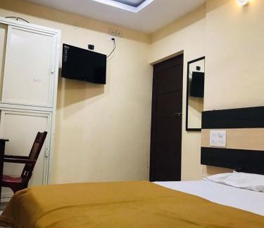 Thrippunithura Hotel | Crown palace tourist home