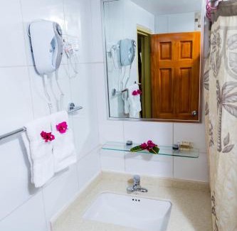 Crown Point Hotel | Crown Point Beach Hotel