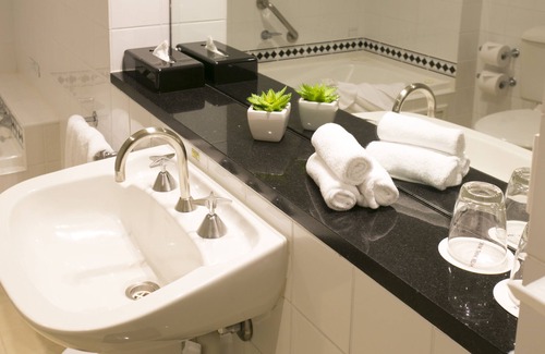 City East Hotel | Crowne Plaza Canberra by IHG