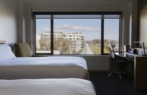 City East Hotel | Crowne Plaza Canberra by IHG