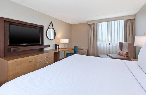 Columbus Hotel | Crowne Plaza Columbus North- Worthington by IHG