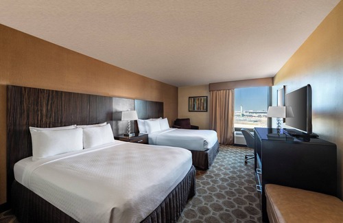 Elizabeth Hotel | Crowne Plaza Newark Airport by IHG