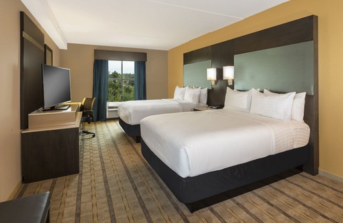 Montgomery County Hotel | Crowne Plaza Shenandoah - The Woodlands Area by IHG