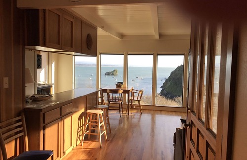 Trinidad House | Crows Nest, on the Bluff over Trinidad Bay, amazing views!