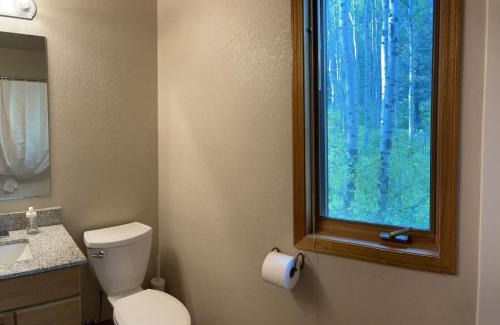 Crowsnest Pass House | Crowsnest River Chalet - Deer