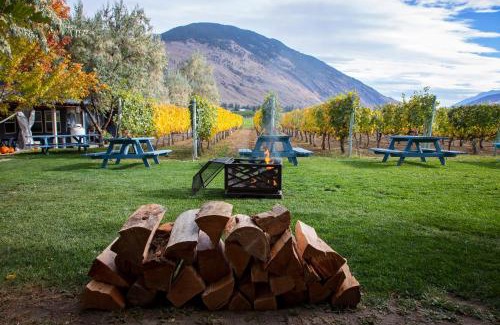 Okanagan-Similkameen Bed & Breakfast | Crowsnest Vineyards Guesthouse