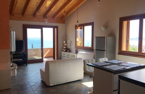 Pulciano Apartment | Cryss Attic - Large Penthouse with breathtaking Lake View