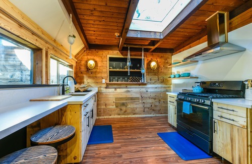 Topanga Apartment | Crystal Cabin☀️Topanga Restored Vintage Lodge