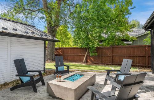 University Park House | CSU Hideaway with King Bed, Backyard Oasis