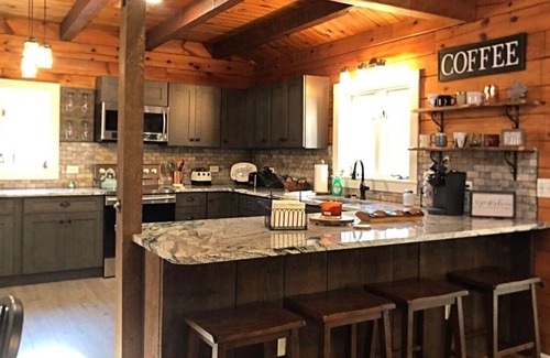 Massanutten Cabin | Cub Cabin on Massanutten Resort- Fully Renovated Log Cabin- Hot Tub & Fire Pit