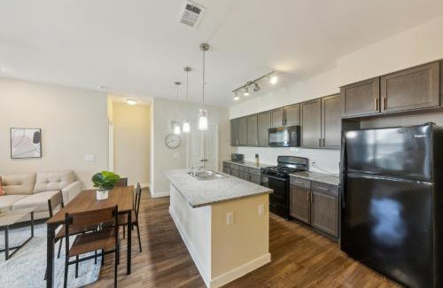 Southeast Houston Apartment | Cullen 3211 I New Construction 2bd Apt I Gated