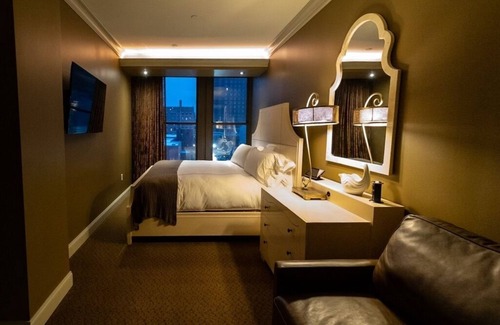 Downtown Buffalo Hotel | Curtiss Hotel, an Ascend Collection Hotel